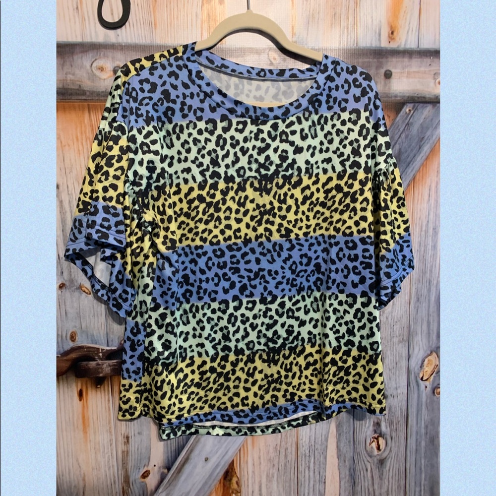 Silky feeling dress shirt!! Trendy w/leopard